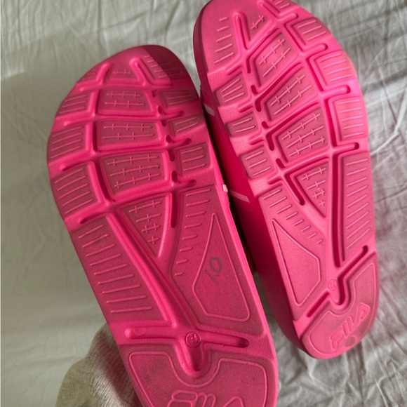 Fila Fuscia Pink Slide Sandals Women’s size 8 - Picture 5 of 6